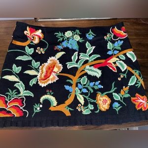 Mini skirt, size L, embroidered floral pattern